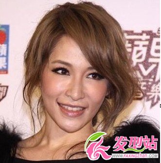 蕭亞軒時(shí)尚斜劉海發(fā)型