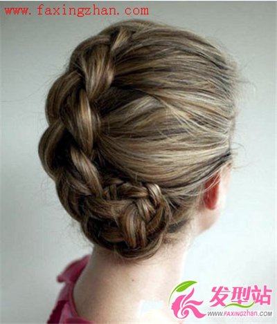 發(fā)型diy:簡單時(shí)尚魚骨辮盤發(fā)教程