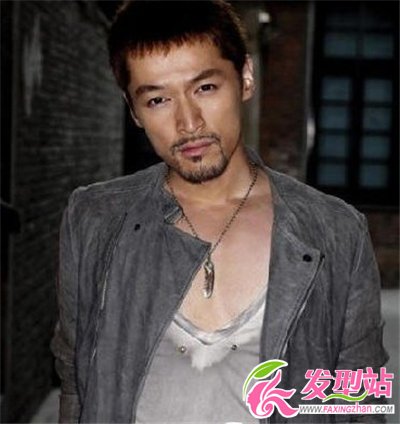 胡歌現(xiàn)實(shí)生活中時(shí)尚發(fā)型盤點(diǎn)
