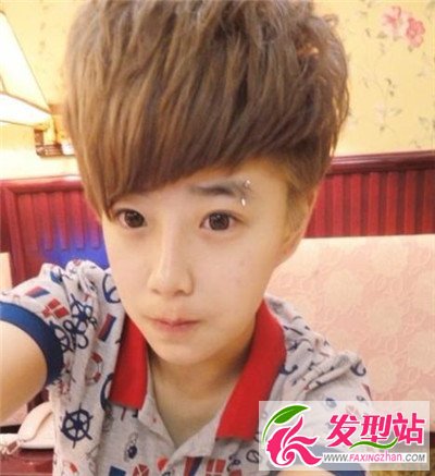 男生今年流行的劉海發(fā)型設(shè)計(jì) 瞬間成為花美男的斜劉海造型