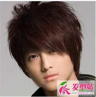 男生今年流行的劉海發(fā)型設(shè)計(jì) 瞬間成為花美男的斜劉海造型