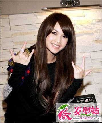 看可愛教主楊丞琳上演 甜美不失時(shí)尚的百變造型