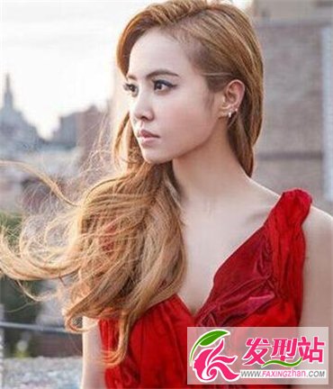 長(zhǎng)卷發(fā)發(fā)型