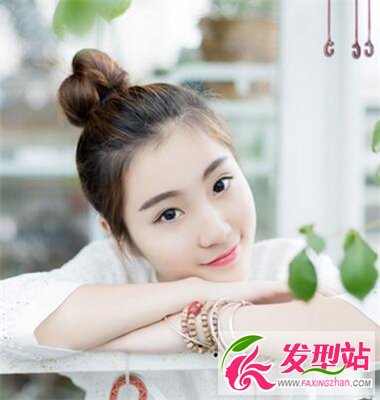 丸子頭美發(fā)發(fā)型