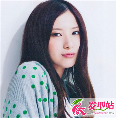 簡(jiǎn)約的長(zhǎng)直發(fā)