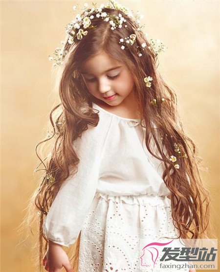 自來(lái)卷的小女生發(fā)型 最呆萌的卷發(fā)小美女