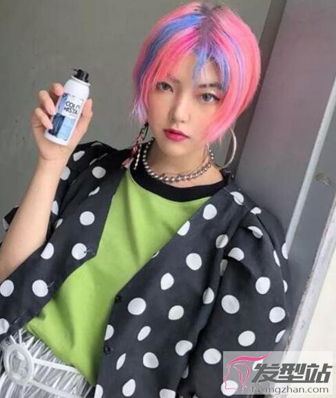 酷女孩短發(fā)染發(fā)