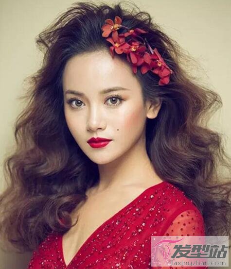 新娘復(fù)古卷發(fā)發(fā)型