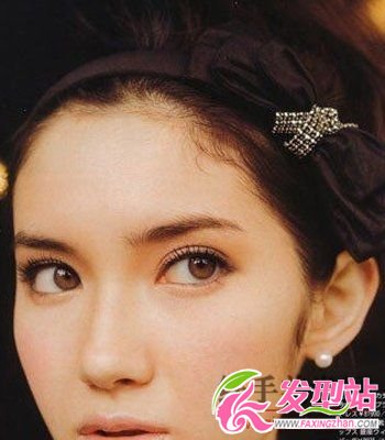 甜美發(fā)飾提升你的女人味兒 甜美發(fā)飾提升你的女人味兒