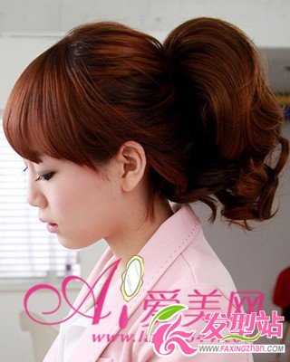 長(zhǎng)卷發(fā)怎么扎 首選韓式淑女扎發(fā)
