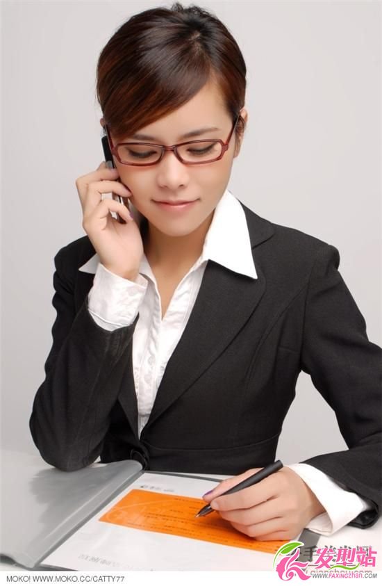 女性辦公套裝與正裝發(fā)型欣賞 女性辦公套裝與正裝發(fā)型欣賞