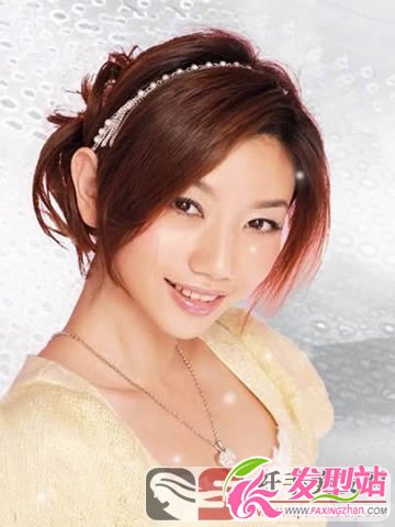 女生長發(fā)發(fā)型自己家中設計 女生長發(fā)發(fā)型自己家中設計