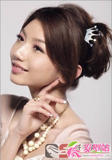 女生長(zhǎng)發(fā)發(fā)型自己家中設(shè)計(jì) 女生長(zhǎng)發(fā)發(fā)型自己家中設(shè)計(jì)