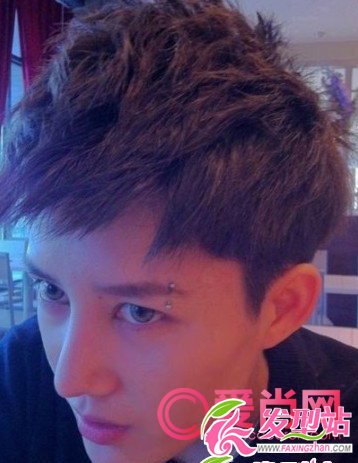 2011林彎彎二分區(qū)式發(fā)型 展示潮流魅力