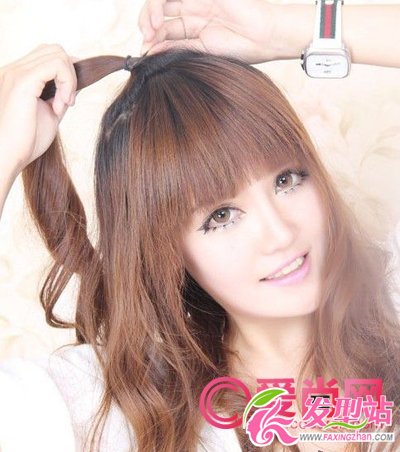 長(zhǎng)發(fā)公主頭的扎法 秋日最可愛(ài)的卷發(fā)丸子頭發(fā)型
