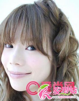 來(lái)自非主流卷發(fā)的時(shí)尚 非主流蓬松發(fā)型扎法步驟詳解