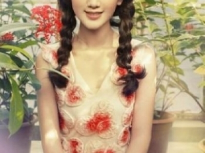 清純可愛少女雙發(fā)辮  今年最流行發(fā)型之一