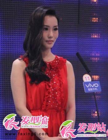 邢星牽手前中長發(fā)發(fā)型