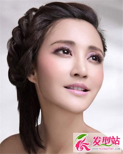 張歆藝演繹時尚過肩中短發(fā) 時尚發(fā)型見證美女蛻變史