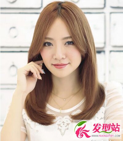 中長發(fā)女生氣質中分發(fā)型 瞬間打造可人小v臉