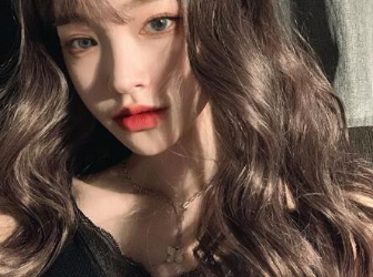 ��ɫϵ���Ă��ɫȾ�^�l(f��)�ÿ�������ɫС�������������ľ�س��@��